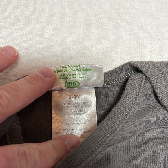 0-3M Elmo and Hockey - Canada themed onesies bundle - Picture 5 of 8